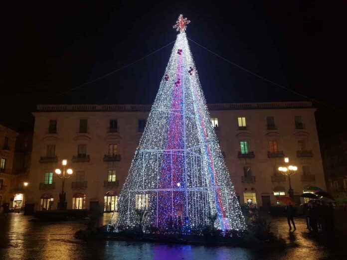 Albero di Natale, piazza Università, Catania