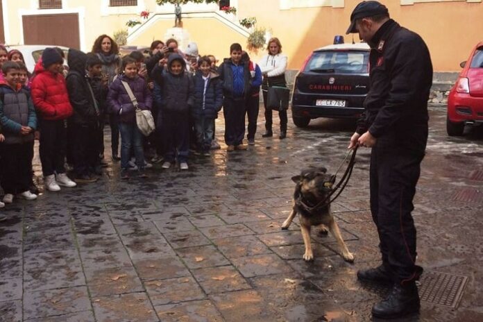 studenti Giovanni Verga in visita ai Carabinieri di Catania