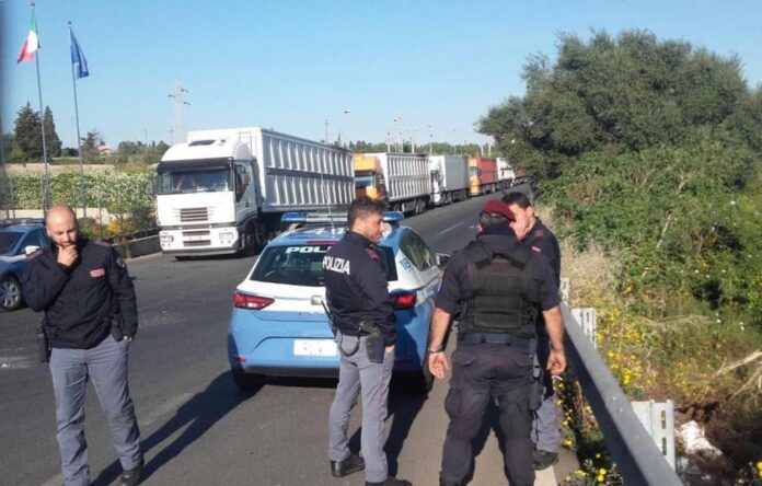 blocco camion dipendenti Oikos